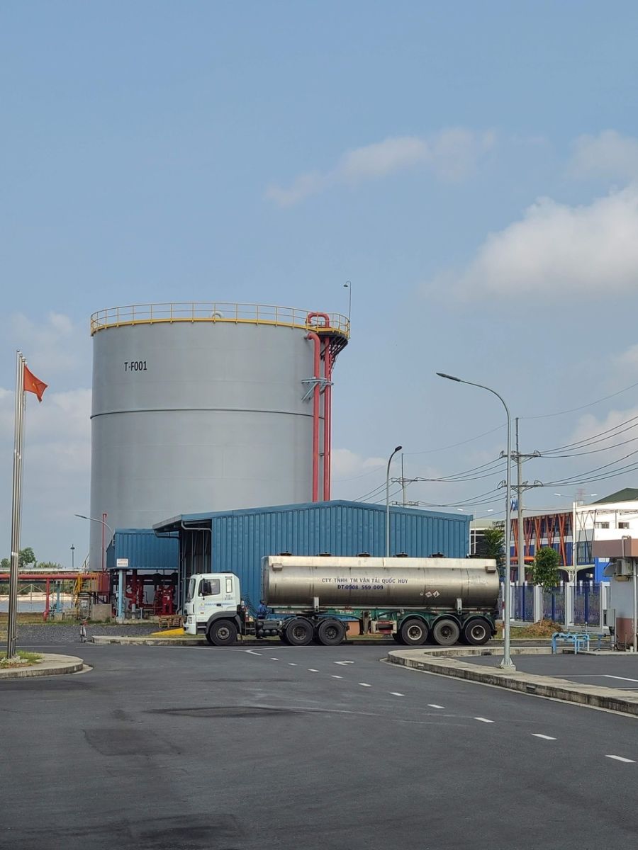 Kho hàng dầu nhớt công nghiệp sẵn sàng cung ứng cho Bình Dương